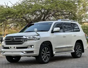 Toyota Land Cruiser 2017 White