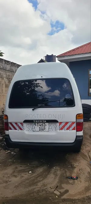 Toyota HiAce 2006 White