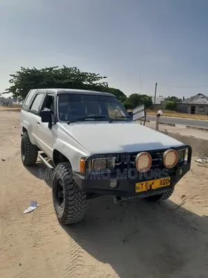 Toyota Hilux 1999 Off white