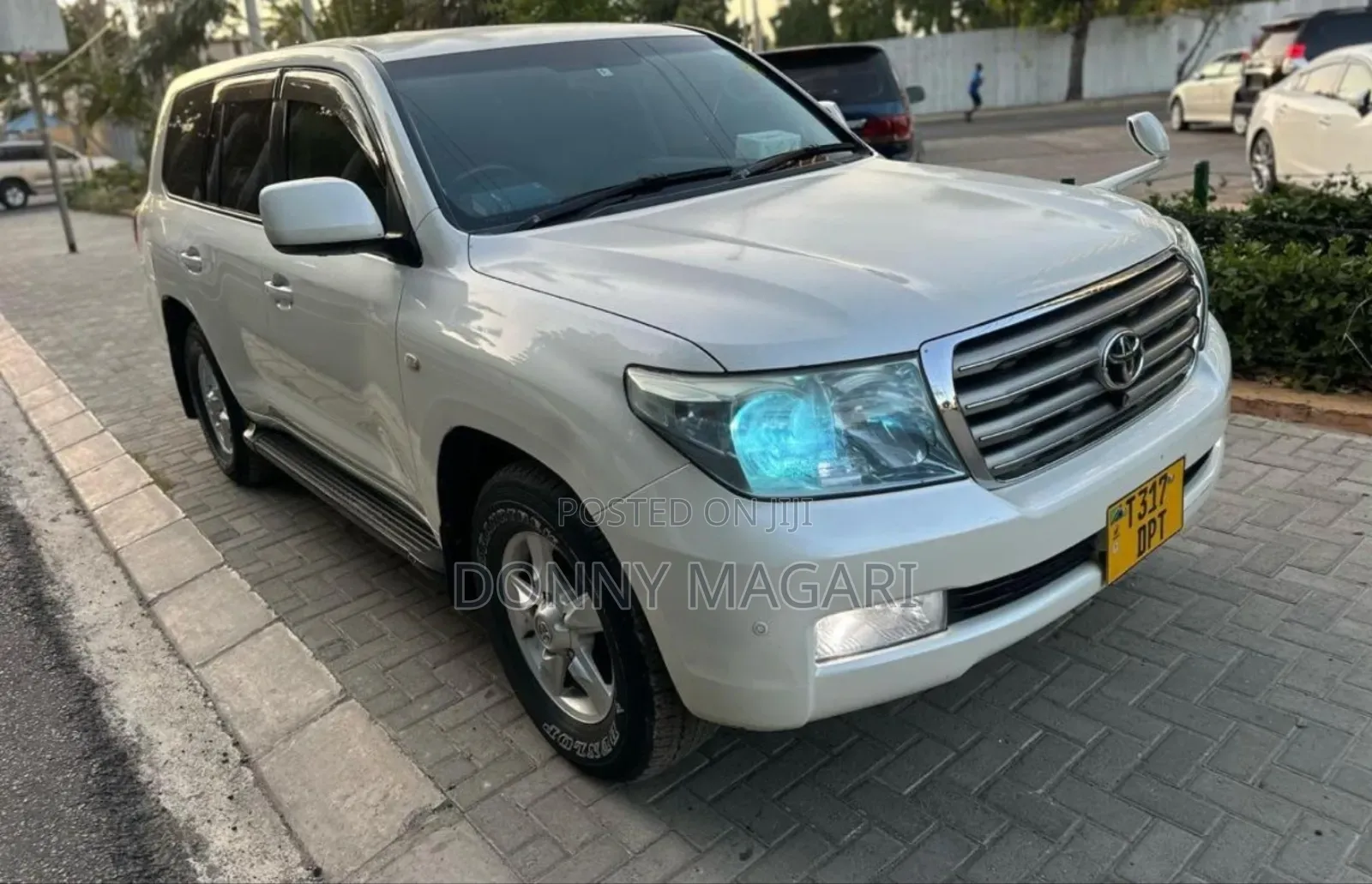 Toyota Land Cruiser 2010 White