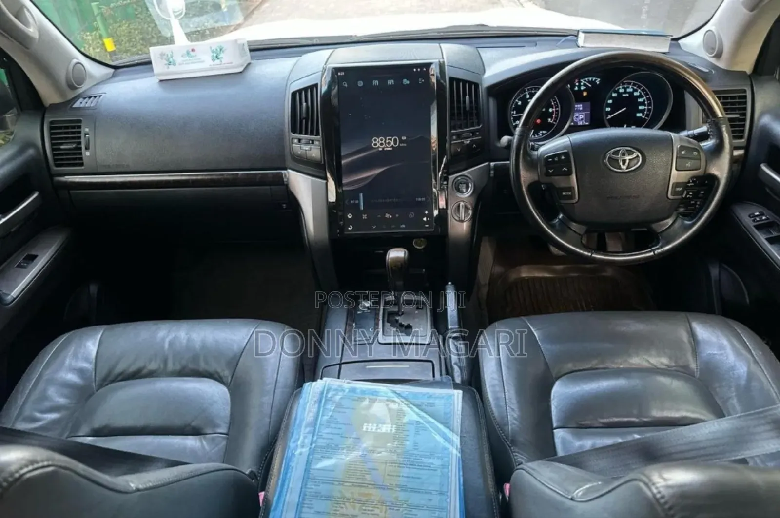 Toyota Land Cruiser 2010 White