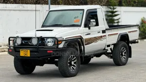 Toyota Land Cruiser 2012 White