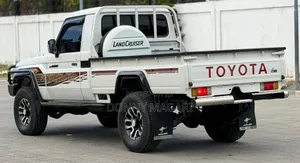 Toyota Land Cruiser 2012 White