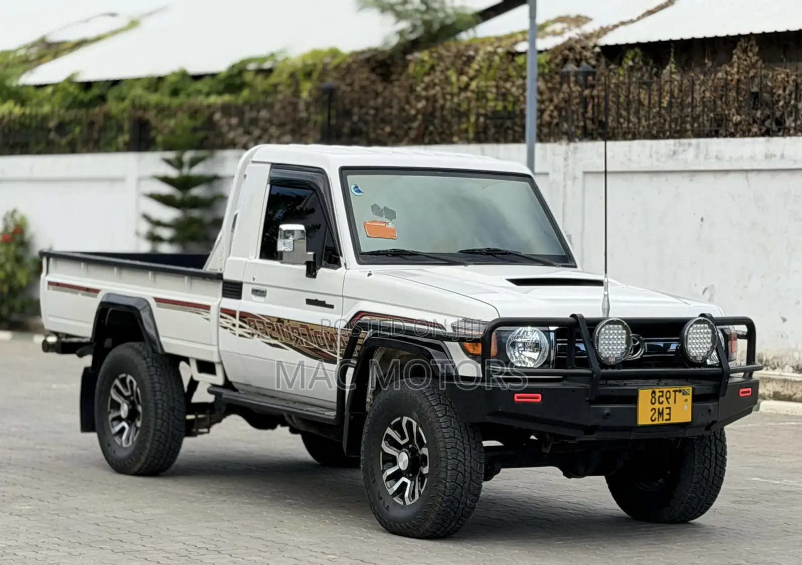 Toyota Land Cruiser 2012 White