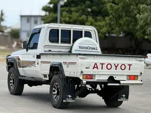 Toyota Land Cruiser 2012 White