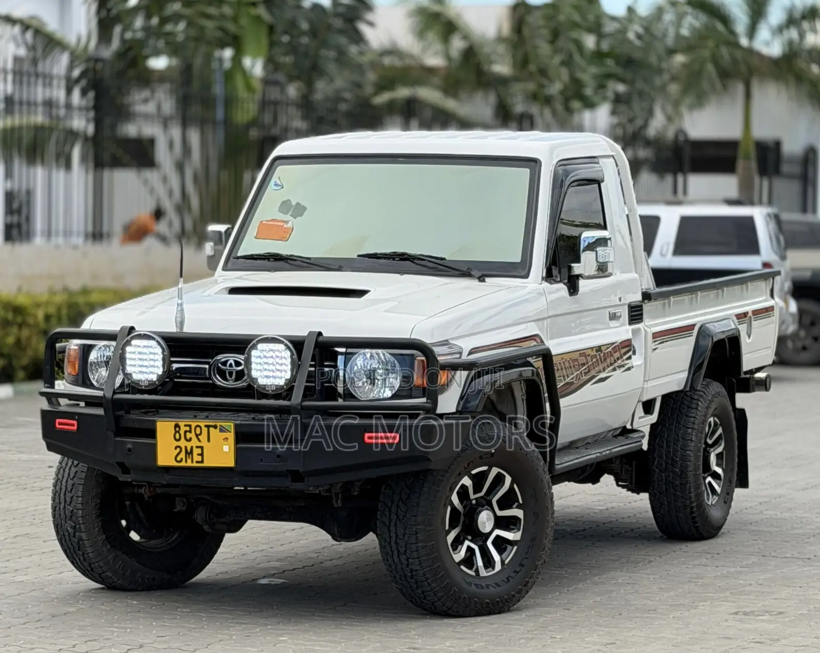 Toyota Land Cruiser 2012 White