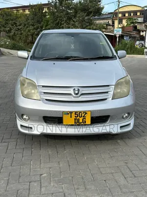Toyota IST 2005 Silver