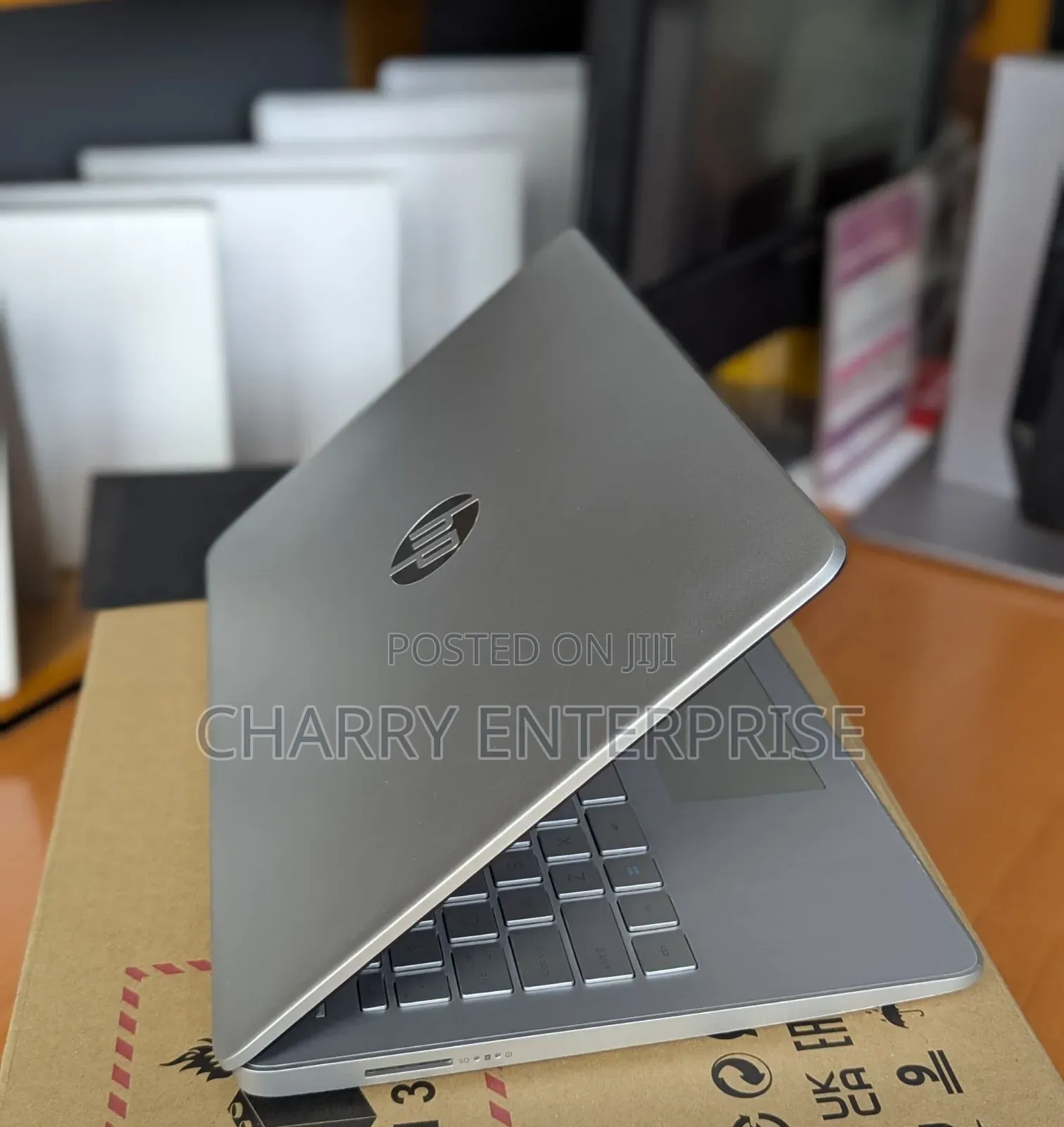 Laptop HP 14S 8GB AMD Ryzen 5 SSD 256GB