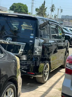 Toyota Noah 2.0 143hp AWD (8 Seater) 2010 Black