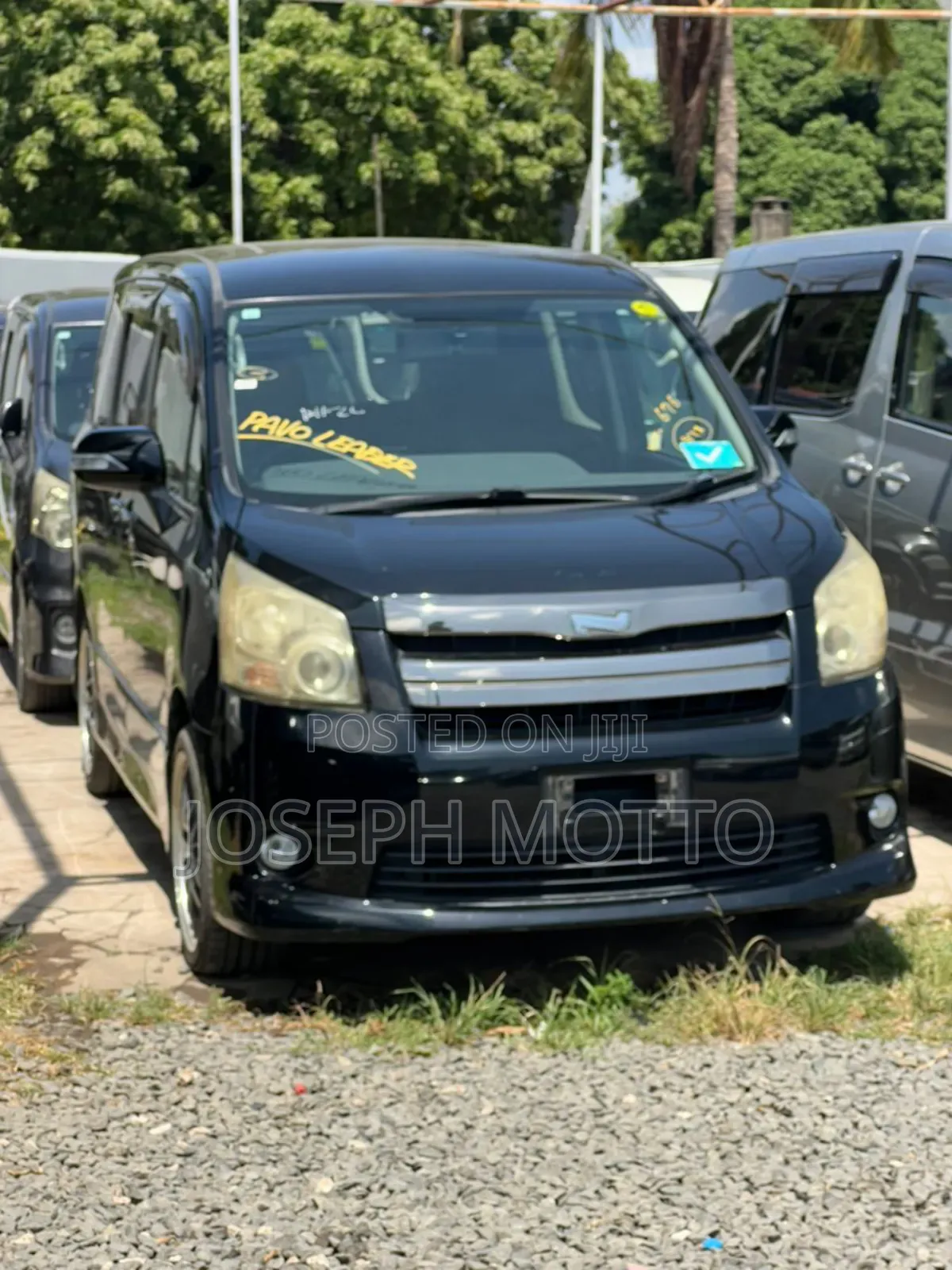 Toyota Noah 2.0 143hp AWD (8 Seater) 2010 Black