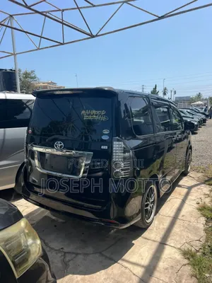 Toyota Noah 2.0 143hp AWD (8 Seater) 2010 Black