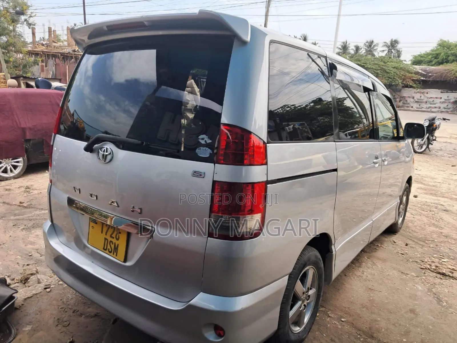 Toyota Noah 2.0 143hp AWD (7 Seater) 2008 Silver
