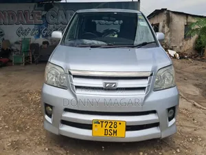 Toyota Noah 2.0 143hp AWD (7 Seater) 2008 Silver