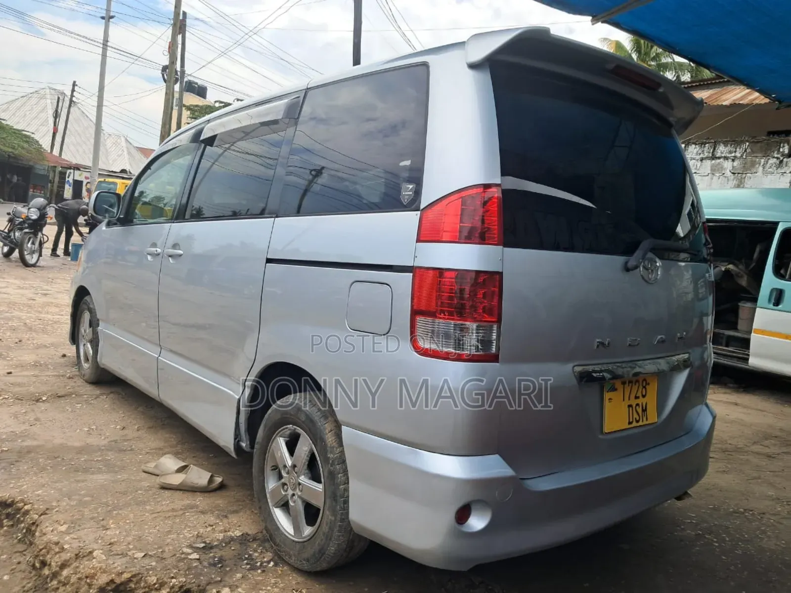 Toyota Noah 2.0 143hp AWD (7 Seater) 2008 Silver