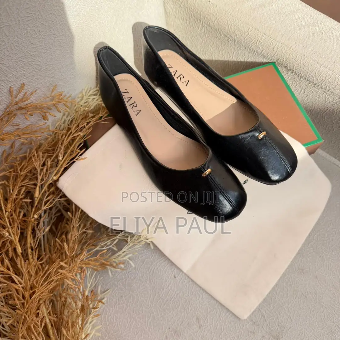 Ballets Flat With Gold Hardware