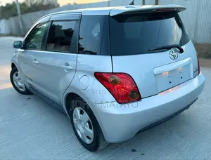 Toyota IST 2003 Silver