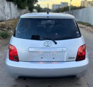 Toyota IST 2003 Silver
