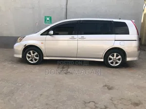 Toyota ISIS 2010 Silver