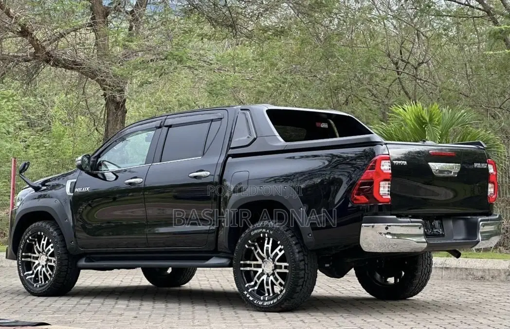Toyota Hilux Revo Double Cab Deisel 2.4 RWD 2021 Matt Black
