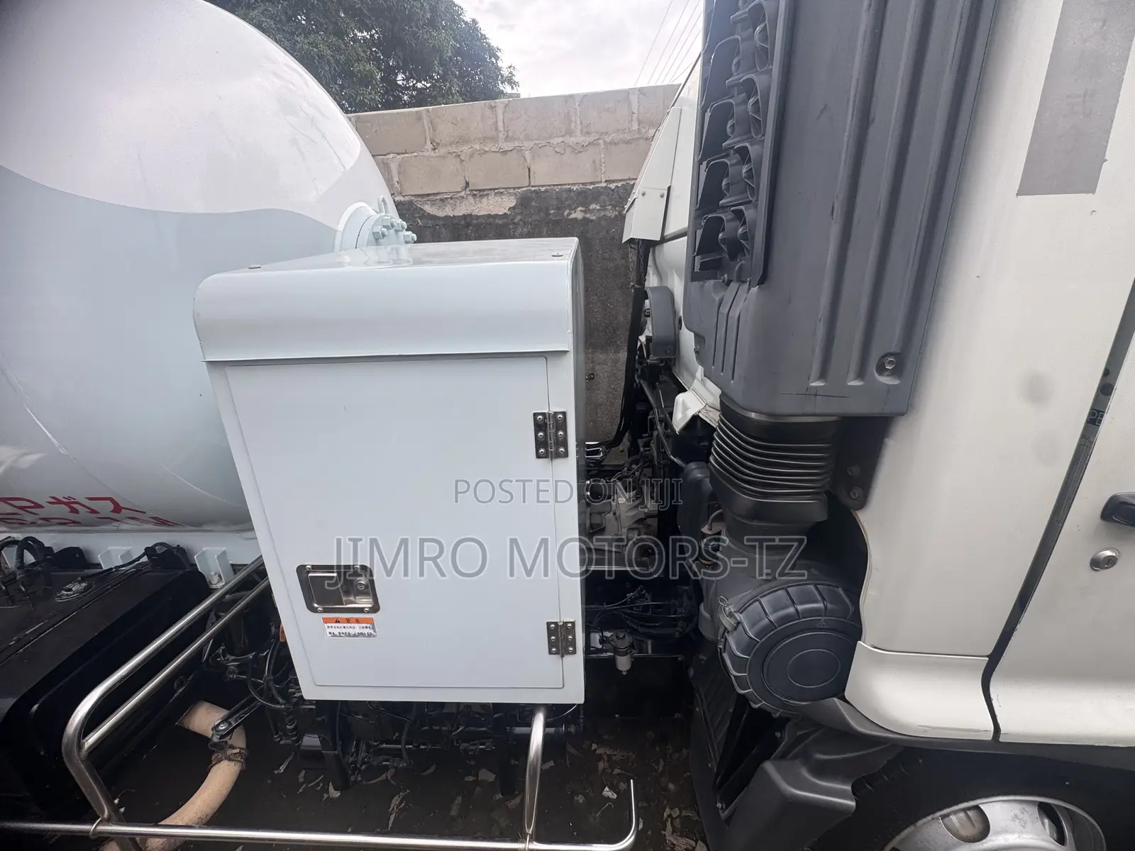  Quick Specs: • Model: 2004 Hino Ranger (J05d Engine)