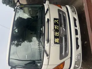 Quick Specs: • Model: 2004 Hino Ranger (J05d Engine)