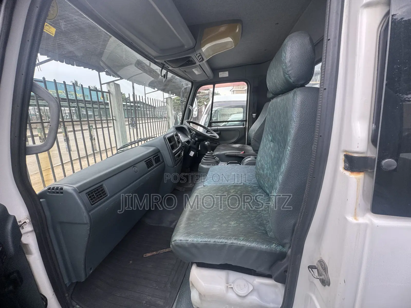  Quick Specs: • Model: 2004 Hino Ranger (J05d Engine)