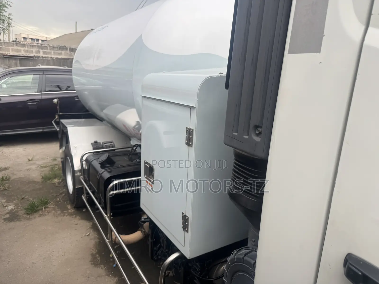  Quick Specs: • Model: 2004 Hino Ranger (J05d Engine)