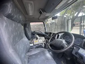  Quick Specs: • Model: 2004 Hino Ranger (J05d Engine)