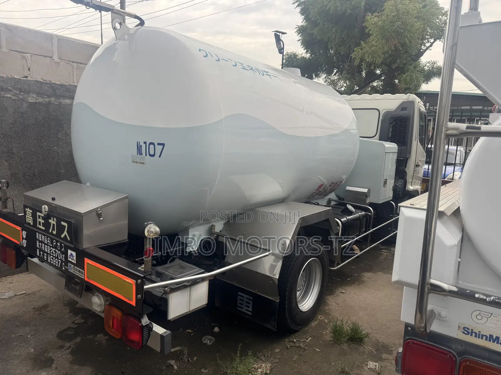  Quick Specs: • Model: 2004 Hino Ranger (J05d Engine)