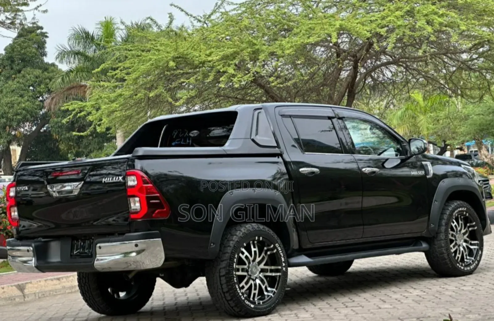 Toyota Hilux 2021 Black