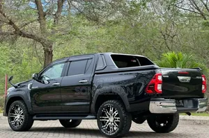 Toyota Hilux 2021 Black