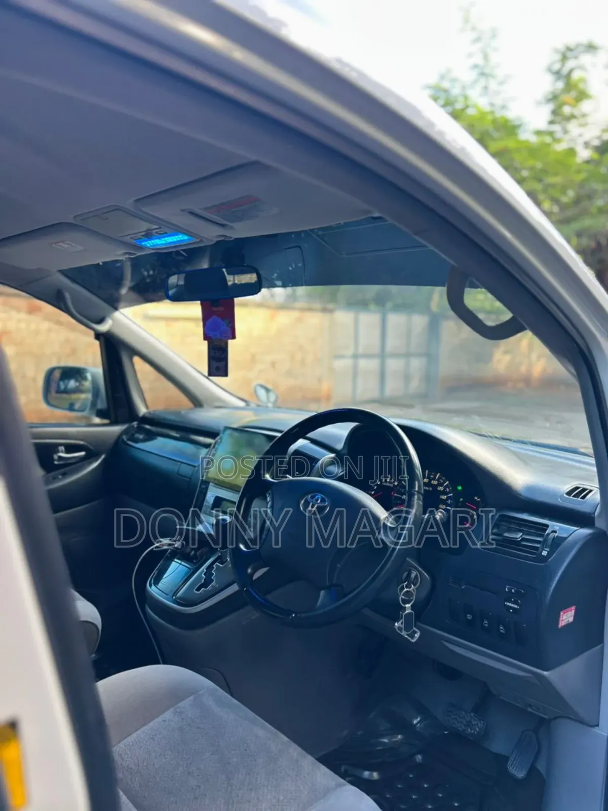Toyota Alphard 2.4 Petrol AWD 2007 White