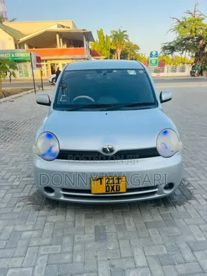 Toyota Sienta 2005 Silver