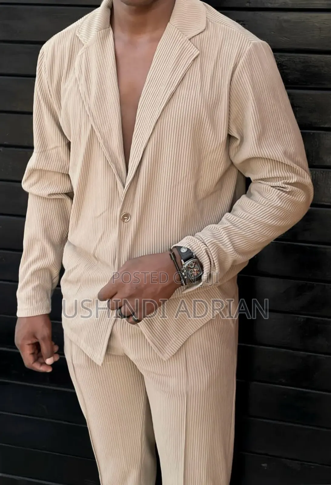 Alpha Edge Tracksuit–Inakuletea Sura Ya Uongozi