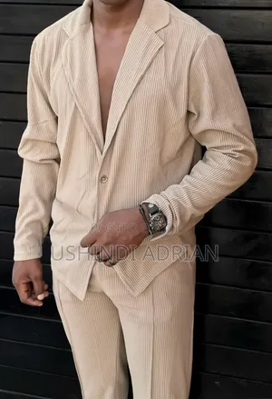 Alpha Edge Tracksuit–Inakuletea Sura Ya Uongozi