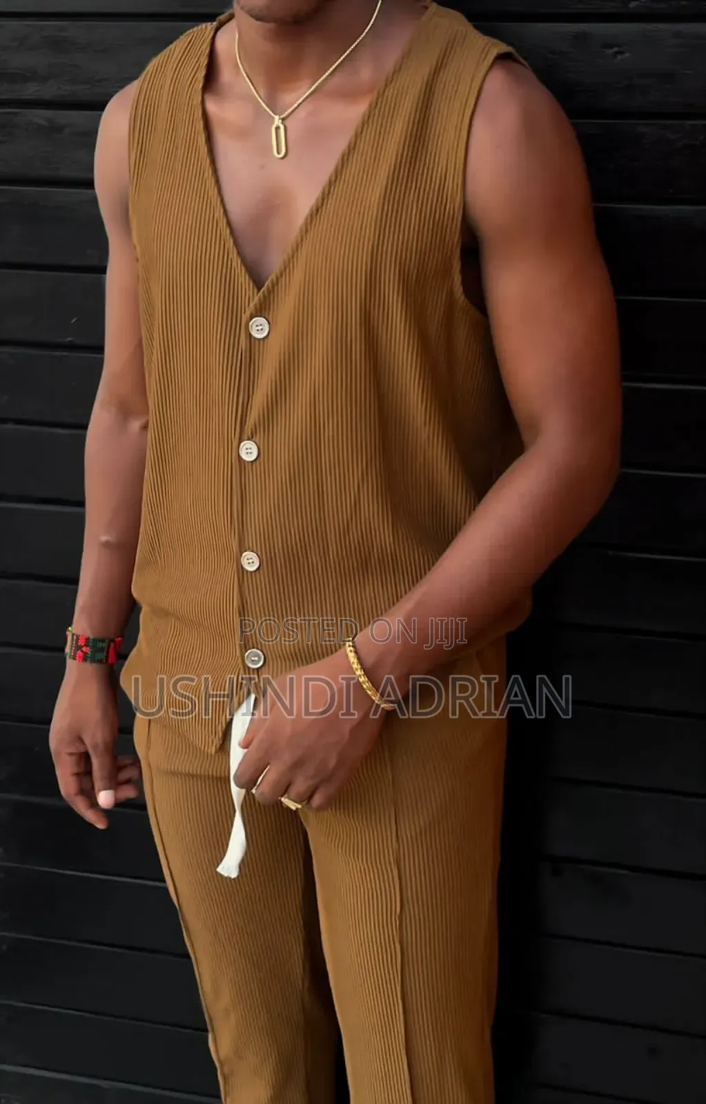 Alpha Edge Tracksuit–Inakuletea Sura Ya Uongozi