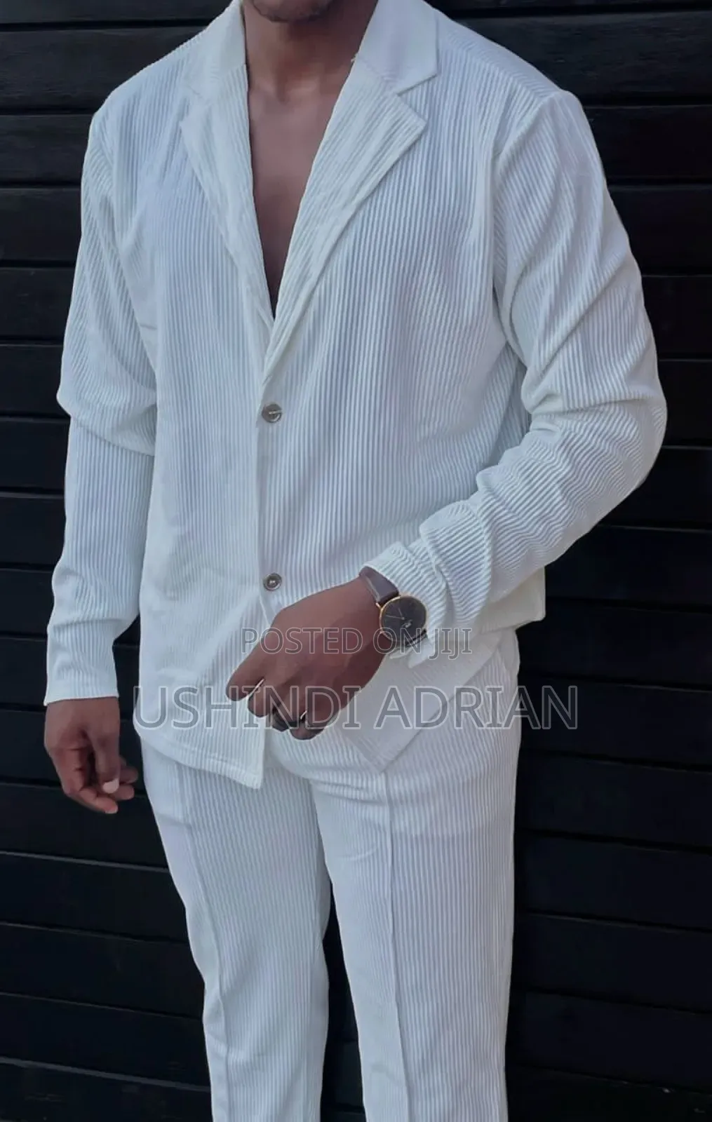 Alpha Edge Tracksuit–Inakuletea Sura Ya Uongozi