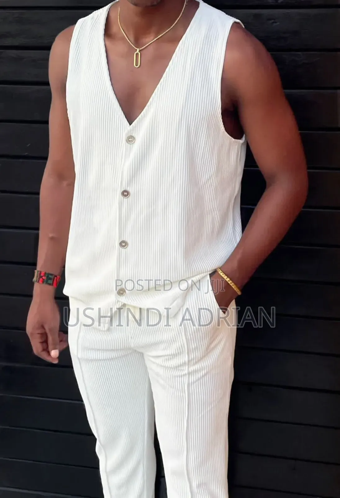 Alpha Edge Tracksuit–Inakuletea Sura Ya Uongozi
