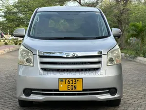 Toyota Noah 2008 Silver