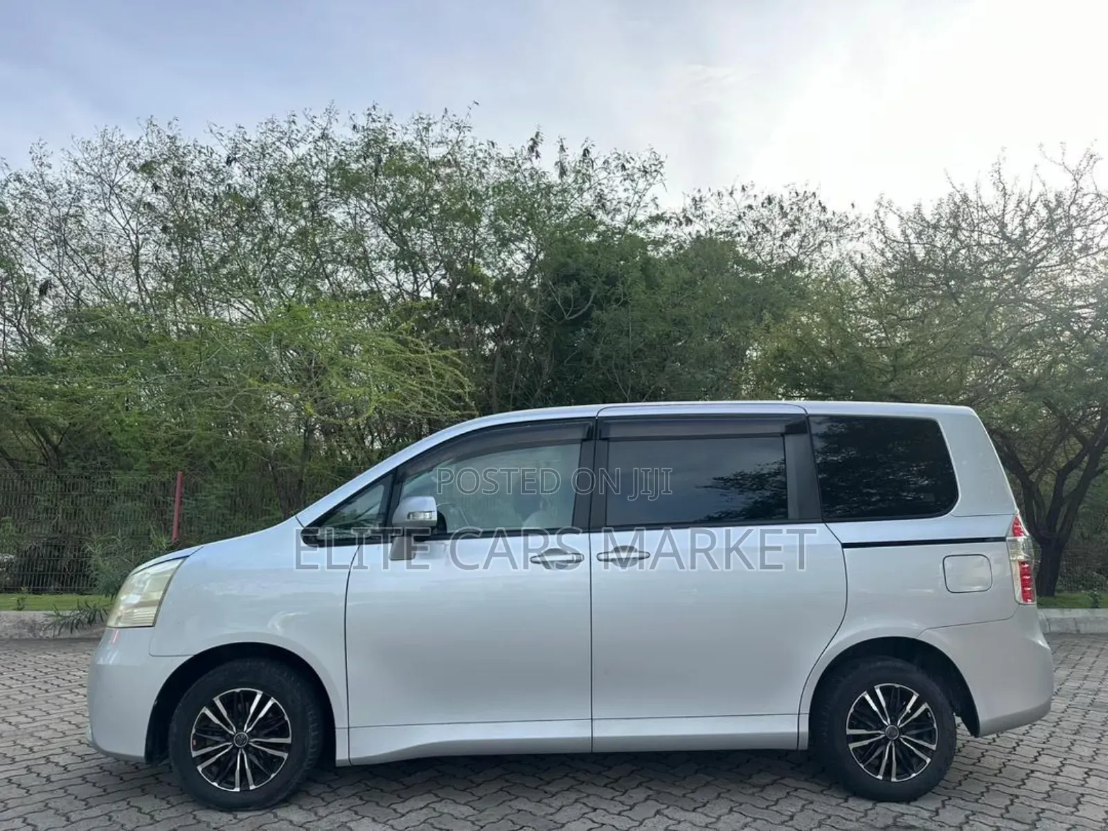 Toyota Noah 2008 Silver