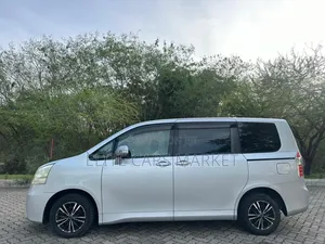 Toyota Noah 2008 Silver