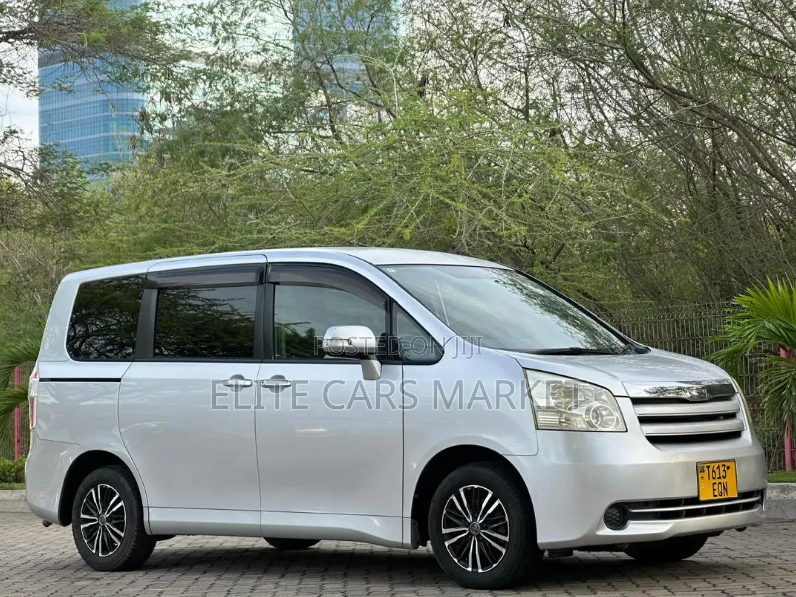 Toyota Noah 2008 Silver