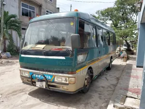 Mitsubishi Fuso Rosa 2000 Blue