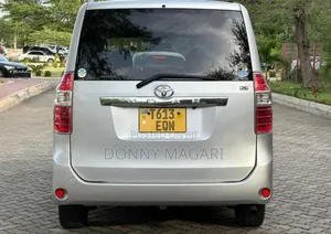 Toyota Noah 2.0 143hp AWD (8 Seater) 2008 Silver