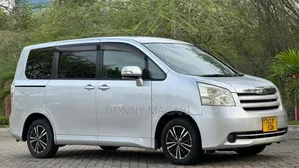 Toyota Noah 2.0 143hp AWD (8 Seater) 2008 Silver