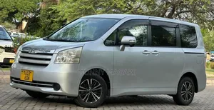 Toyota Noah 2.0 143hp AWD (8 Seater) 2008 Silver