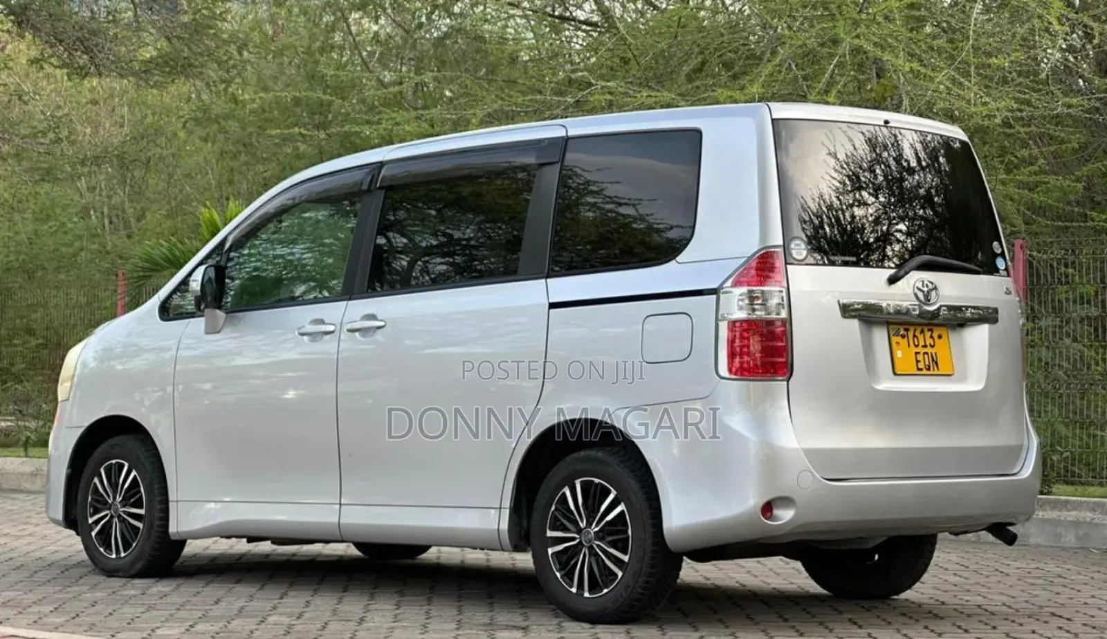 Toyota Noah 2.0 143hp AWD (8 Seater) 2008 Silver