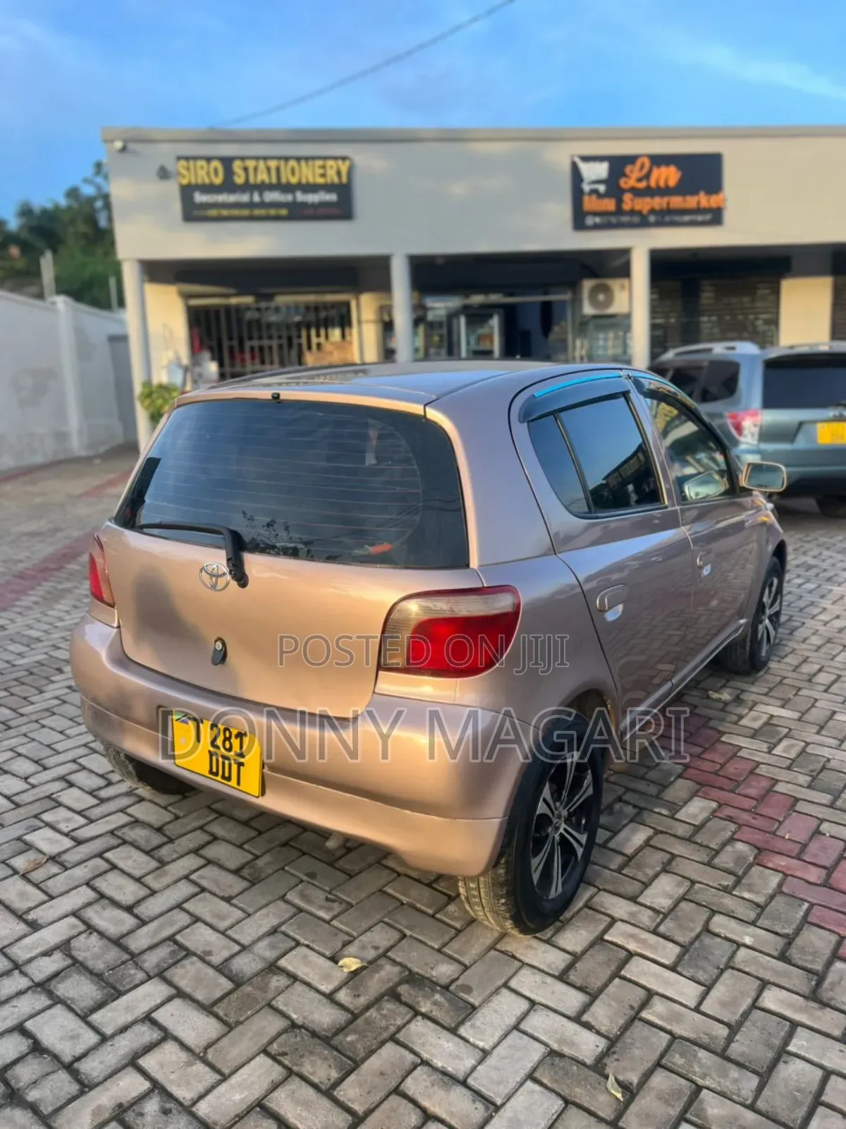 Toyota Vitz 2004 Pink