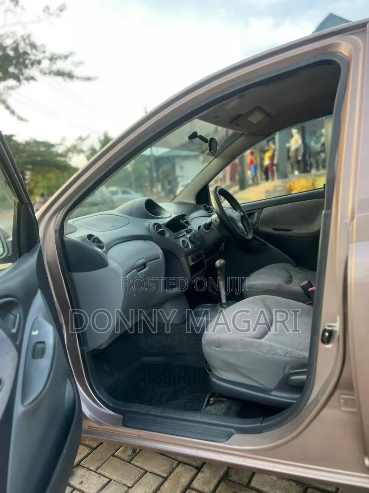 Toyota Vitz 2004 Pink