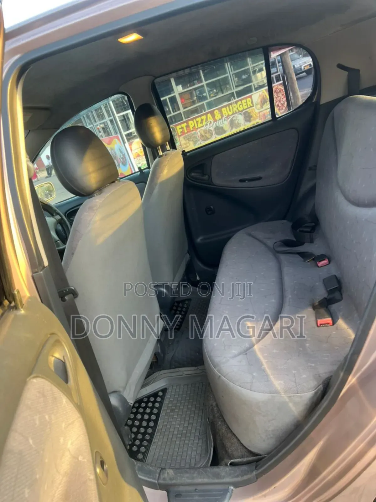 Toyota Vitz 2004 Pink